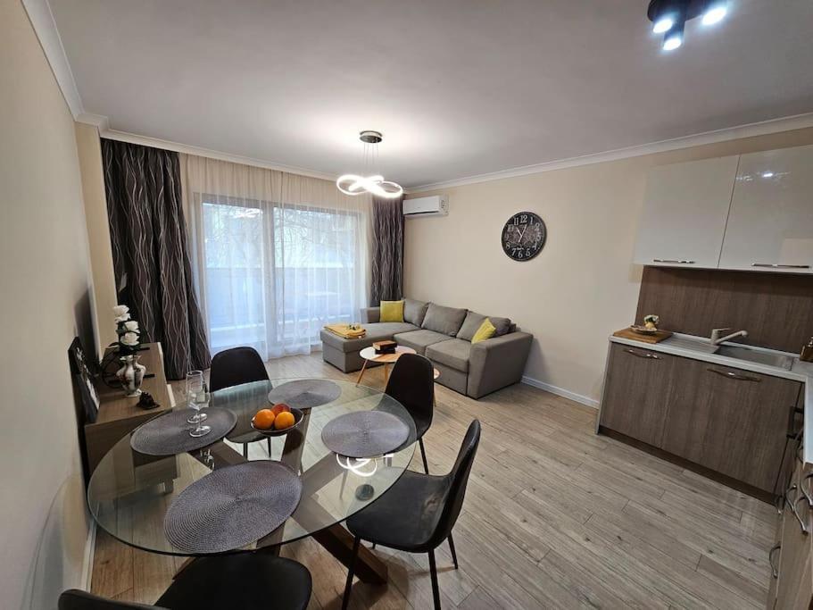 Serenity In The Heart Of Varna With Parking Esterno foto